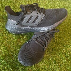 Adidas Ultraboost Men’s Running Shoes. size 8, Black/Black